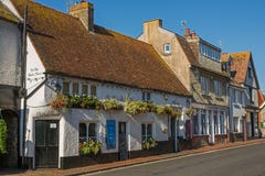 Rua principal em Rottingdean, Sussex, Inglaterra imagens de stock royalty free Rua principal em Rottingdean, Sussex, Inglaterra imagens de stock royalty free