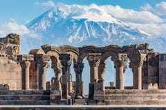 Ruinen des Zvartnos-Tempels in Eriwan, Armenien Stockfoto Ruinen des Zvartnos-Tempels in Eriwan, Armenien Stockfoto