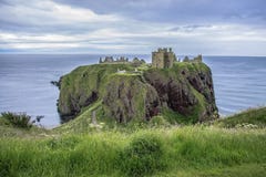 Ruines de château de Dunnottar Stonehaven, Aberdeenshire, Ecosse photos libres de droits Ruines de château de Dunnottar Stonehaven, Aberdeenshire, Ecosse photos libres de droits