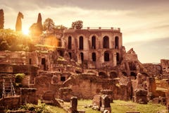 Ruines de Roman Forum le jour ensoleillé, Rome Photo libre de droits Ruines de Roman Forum le jour ensoleillé, Rome Photo libre de droits
