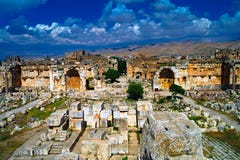 Ruiny Jupiter świątynia i wielki sąd Heliopolis w Baalbek, Bekaa dolina, Liban Obrazy Royalty Free Ruiny Jupiter świątynia i wielki sąd Heliopolis w Baalbek, Bekaa dolina, Liban Obrazy Royalty Free