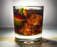 Rum, Havana-Verein, Cocktail, libre Rum, Coca Cola, bacardi, Havana, Havana, Rezept, Kalk, Rumkolabaum, Getränk, Logo, mojito, cl stockfotografie Rum, Havana-Verein, Cocktail, libre Rum, Coca Cola, bacardi, Havana, Havana, Rezept, Kalk, Rumkolabaum, Getränk, Logo, mojito, cl stockfotografie