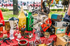 Russia, city Moscow - September 6, 2014: Swap meet. Sale of old things in the street market. Antique exhibits royalty free stock images Russia, city Moscow - September 6, 2014: Swap meet. Sale of old things in the street market. Antique exhibits royalty free stock images
