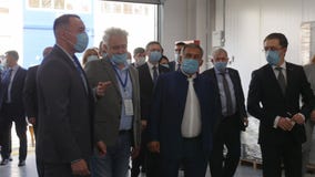 02-10-2020 RUSSIA, KAZAN: politicians in medical masks walk down the street to the meeting