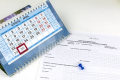 Russland Form der jährlichen Erklärung abseits der Zahlung der Einkommenssteuer Tischplattenkalender mit dem letzten Zahlungsterm stockfoto Russland Form der jährlichen Erklärung abseits der Zahlung der Einkommenssteuer Tischplattenkalender mit dem letzten Zahlungsterm stockfoto