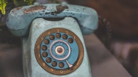 Rusty Grunge Blue Telephone antico fotografie stock libere da diritti Rusty Grunge Blue Telephone antico fotografie stock libere da diritti