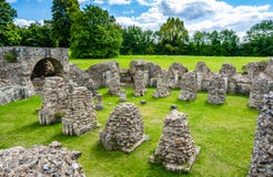 Ruínas da cripta em St Augustine & em x27; abadia de s em Canterbury, Kent, Reino Unido fotografia de stock Ruínas da cripta em St Augustine & em x27; abadia de s em Canterbury, Kent, Reino Unido fotografia de stock