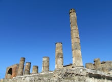 Ruínas romanas antigas de Pompeia - paredes e colunas de Pompeia Scavi Fotografia de Stock Ruínas romanas antigas de Pompeia - paredes e colunas de Pompeia Scavi Fotografia de Stock