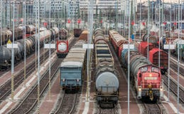 Różnorodni frachtowi samochody na kilka śladach obrazy stock Różnorodni frachtowi samochody na kilka śladach obrazy stock