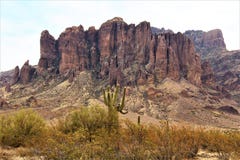 Région de région sauvage de montagnes de superstition Phoenix Arizona images stock Région de région sauvage de montagnes de superstition Phoenix Arizona images stock