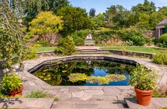 Région murée anglaise de jardin au jardin botanique de Chicago, Glencoe, Etats-Unis photo libre de droits Région murée anglaise de jardin au jardin botanique de Chicago, Glencoe, Etats-Unis photo libre de droits