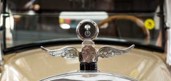 Rétro limousine de voiture, musée d'histoire d'objet exposé, Ekaterinburg, Russie, 06 09 2014 ans photo stock Rétro limousine de voiture, musée d'histoire d'objet exposé, Ekaterinburg, Russie, 06 09 2014 ans photo stock