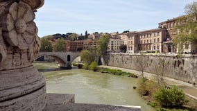 Río de Tíber, Roma, Italia - visión desde el puente de Vittorio Emmanuele imagenes de archivo Río de Tíber, Roma, Italia - visión desde el puente de Vittorio Emmanuele imagenes de archivo