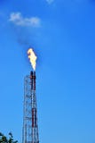 Rörledning för gasproduktionoljor med blå himmel vektor illustrationer Rörledning för gasproduktionoljor med blå himmel vektor illustrationer