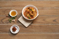 Rött currygriskött för thailändsk mat royaltyfria bilder Rött currygriskött för thailändsk mat royaltyfria bilder