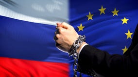 Rússia aprova a união de Eropean, o conflito acorrentado dos braços, o político ou o econômico fotografia de stock royalty free Rússia aprova a união de Eropean, o conflito acorrentado dos braços, o político ou o econômico fotografia de stock royalty free