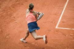Rückhandschwingen der Frau Tennis spielend lizenzfreies stockfoto Rückhandschwingen der Frau Tennis spielend lizenzfreies stockfoto