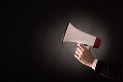 Ręka biznesmen trzyma megafon zdjęcia stock Ręka biznesmen trzyma megafon zdjęcia stock