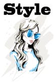 Ręka rysujący piękny kobieta portret Mody dama w okularach przeciwsłonecznych stylowe młodych kobiet Śliczna blondyn dziewczyna royalty ilustracja Ręka rysujący piękny kobieta portret Mody dama w okularach przeciwsłonecznych stylowe młodych kobiet Śliczna blondyn dziewczyna royalty ilustracja