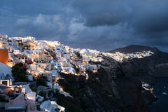 Sławni biali budynki Oia miasteczko w Santorini Zdjęcia Royalty Free Sławni biali budynki Oia miasteczko w Santorini Zdjęcia Royalty Free