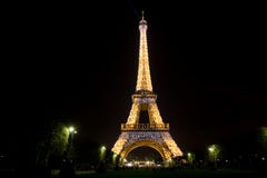 's nachts de toren van Eiffel