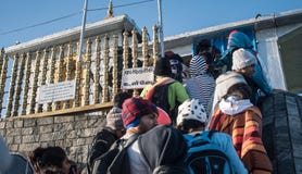 ` S Sri Lanka di Adam, il 15 gennaio: Gente non identificata a Sri Pada nello Sri Lanka È un sito importante di pellegrinaggio fotografia stock ` S Sri Lanka di Adam, il 15 gennaio: Gente non identificata a Sri Pada nello Sri Lanka È un sito importante di pellegrinaggio fotografia stock