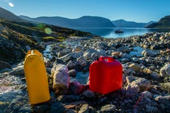 S??wasser Füllendes Wasser vom Frühling in Grönland stockfoto S??wasser Füllendes Wasser vom Frühling in Grönland stockfoto