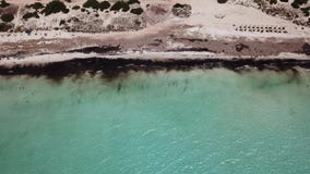 Sa Rapita, Μαγιόρκα Ισπανία Καταπληκτικό εναέριο τοπίο κηφήνων της γοητευτικής παραλίας ES Rapita και της τυρκουάζ θάλασσας απόθεμα βίντεο Sa Rapita, Μαγιόρκα Ισπανία Καταπληκτικό εναέριο τοπίο κηφήνων της γοητευτικής παραλίας ES Rapita και της τυρκουάζ θάλασσας απόθεμα βίντεο