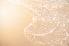 Sable et fond d'onde Vague molle de la mer de turquoise sur la plage sablonneuse Fond naturel de plage d'été avec l'espace de cop Photo stock Sable et fond d'onde Vague molle de la mer de turquoise sur la plage sablonneuse Fond naturel de plage d'été avec l'espace de cop Photo stock