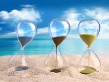 Sablier trois dans le sable Images libres de droits Sablier trois dans le sable Images libres de droits