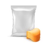 Sacchetto di plastica sigillato verticale della stagnola di vettore per progettazione di pacchetto con la pila di chip croccanti royalty illustrazione gratis Sacchetto di plastica sigillato verticale della stagnola di vettore per progettazione di pacchetto con la pila di chip croccanti royalty illustrazione gratis
