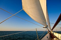 sailboat ηλιοβασίλεμα