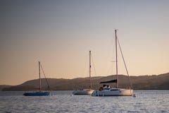 Sailing boats on Lake Windermere, Lake District - early spring Sunset March 2019 stock photography Sailing boats on Lake Windermere, Lake District - early spring Sunset March 2019 stock photography