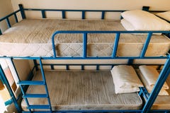 Sala da cama de beliche foto de stock Sala da cama de beliche foto de stock