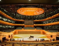 Sala de concertos moderna em Katowice, Polônia fotografia de stock royalty free Sala de concertos moderna em Katowice, Polônia fotografia de stock royalty free