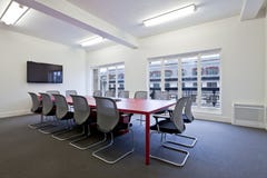 Sala de reunión moderna de la oficina fotografía de archivo Sala de reunión moderna de la oficina fotografía de archivo