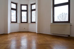 Sala vazia de uma construção velha - conceito da renovação foto de stock Sala vazia de uma construção velha - conceito da renovação foto de stock
