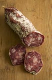 Salame affettato fotografia stock libera da diritti Salame affettato fotografia stock libera da diritti