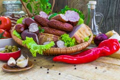 Salchichas de las carnes de variedad de la composición Foto de archivo Salchichas de las carnes de variedad de la composición Foto de archivo