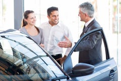 Salesman Car Couple Royalty Free Stock Images Salesman Car Couple Royalty Free Stock Images