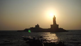 Salida del sol sobre el cabo la India de Kanyakumari Comorin del mar metrajes Salida del sol sobre el cabo la India de Kanyakumari Comorin del mar metrajes