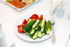 Sallad av gurkor och tomater arkivbilder Sallad av gurkor och tomater arkivbilder