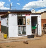 Salon de coiffure local à Soweto images stock Salon de coiffure local à Soweto images stock