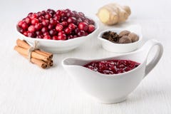 Salsa di mirtillo rosso fotografie stock libere da diritti Salsa di mirtillo rosso fotografie stock libere da diritti