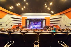 Salón de conciertos, opinión sobre etapa imagen de archivo libre de regalías Salón de conciertos, opinión sobre etapa imagen de archivo libre de regalías