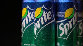 Samara, Federação Russa - 22 de julho de 2018 Sprite pode girar no fundo preto vídeos de arquivo Samara, Federação Russa - 22 de julho de 2018 Sprite pode girar no fundo preto vídeos de arquivo