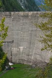 sambuco水坝Vallemaggia提契诺州Switzerland湖 库存照片 sambuco水坝Vallemaggia提契诺州Switzerland湖 库存照片