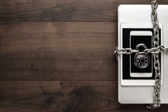 sammankoppliner för kopieringsdata för begreppet konventionell avstånd för säkerhet för padlocken för apparaten för designer hdd royaltyfri fotografi sammankoppliner för kopieringsdata för begreppet konventionell avstånd för säkerhet för padlocken för apparaten för designer hdd royaltyfri fotografi