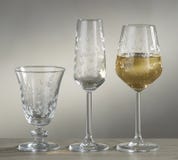 Sammlung verschiedene Gläser lokalisiert auf weiß- Bild stockfotografie Sammlung verschiedene Gläser lokalisiert auf weiß- Bild stockfotografie