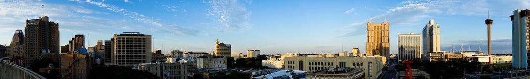 San Antonio Skyline Wide Panoramic South Cantral Texas royalty-vrije stock foto San Antonio Skyline Wide Panoramic South Cantral Texas royalty-vrije stock foto